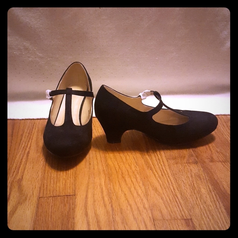 Suede T-strap Kitten Heels 9Wide